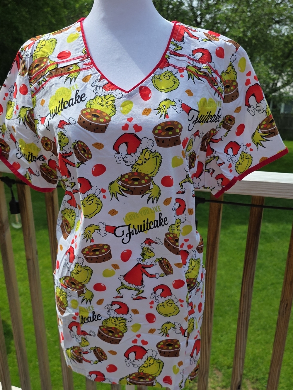 NWOT Dr Seuss Holuday Scrub Top XL